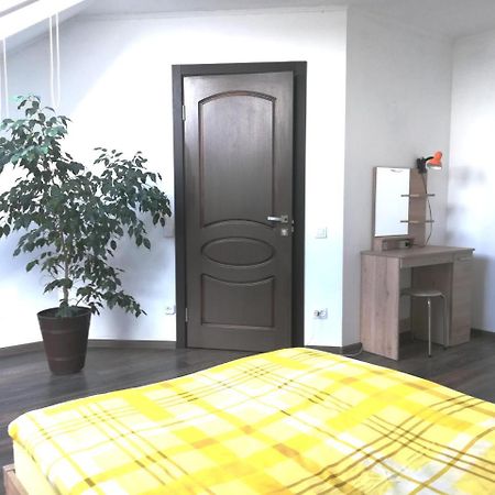 Guest House Аirport ブレスト エクステリア 写真